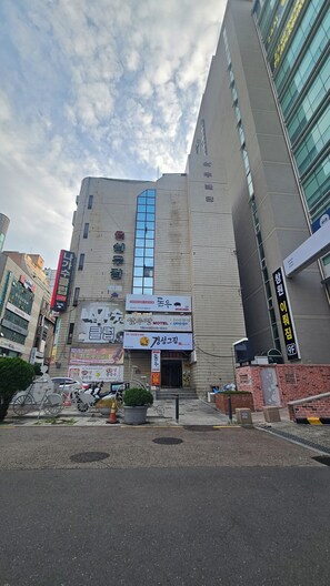 Exterior - Samwoojang Motel (Changwon)