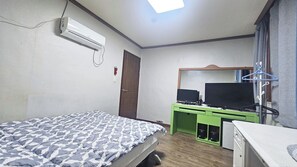 Habitació doble estàndard, vistes a la ciutat | Wifi gratuïta 