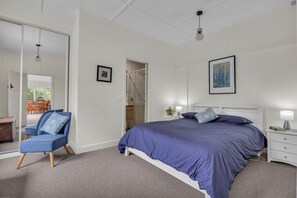 4 soverom, strykejern/-brett, internettilgang og sengetøy