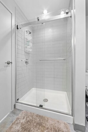 Handtücher, Seife, Toilettenpapier