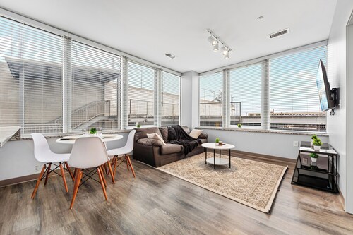 Near DT&CLE Clinic, Queen Bed, Wi-Fi, Parking