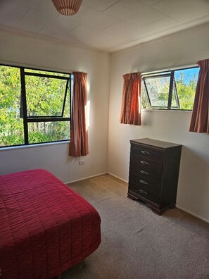 3 bedrooms, iron/ironing board, WiFi
