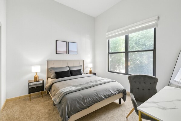 3 bedrooms, desk, travel cot, WiFi