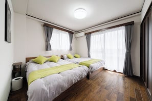 4 bedrooms, desk, iron/ironing board, travel cot