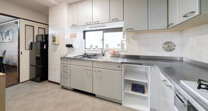 3 stations 8 min from Shinjuku/3 min walk from station/130 sq.m./4 bedrooms/7 beds/Direct access to Tokyo, Shinjuku, Akihabara/3 min walk from nearest station/apartment hotel for 1 group/as a base for sightseeing in Tokyo