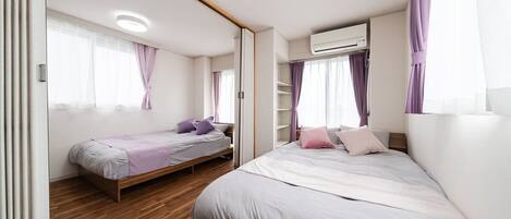 4 bedrooms, desk, iron/ironing board, travel crib