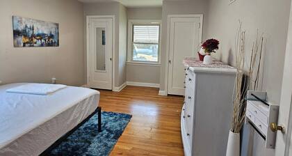 Affordable Peaceful Cozy House in STL