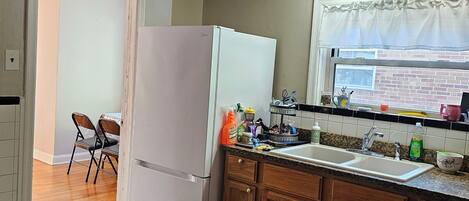 Fridge, microwave, stovetop, cookware/dishes/utensils
