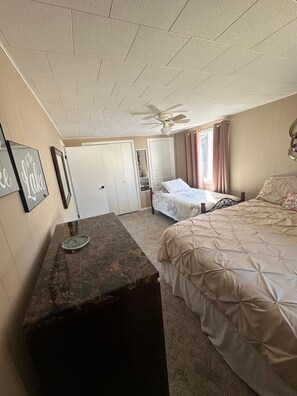 2 bedrooms, WiFi, bed sheets, wheelchair access