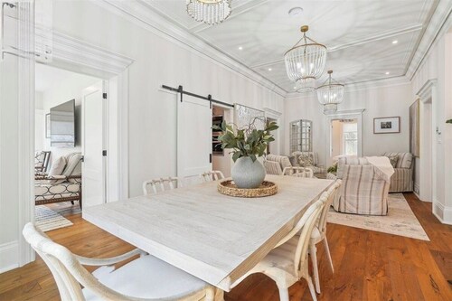 Elegant Downtown Burlington Retreat – Walk to Lake, Shops & Dining!