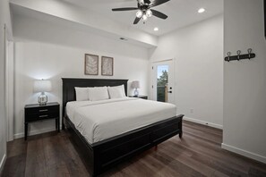 6 habitaciones, tabla de planchar con plancha y cuna de viaje 