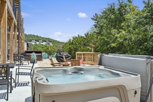 LakeFront+IndoorPool+HotTub+Rooftop Deck+FirePit