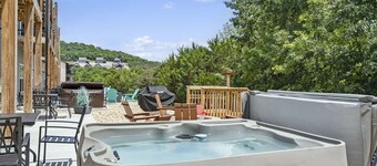 LakeFront+IndoorPool+HotTub+Rooftop Deck+FirePit