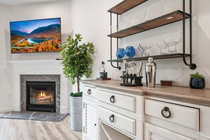 Interior - Forest Ridge Retreat - Pools and Hot Tub - Seasonal Shuttle - Loon Mtn (Lincoln)