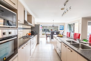 Fridge, microwave, oven, stovetop - Pool & Spa | Pet Friendly | Foxtel | Beach Nearby (Ocean Grove)