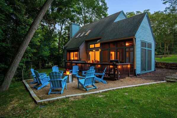 Terrace/patio - BiRDHOUSE! Hot Tub, Fire Pit, & Game Room! (Galena)