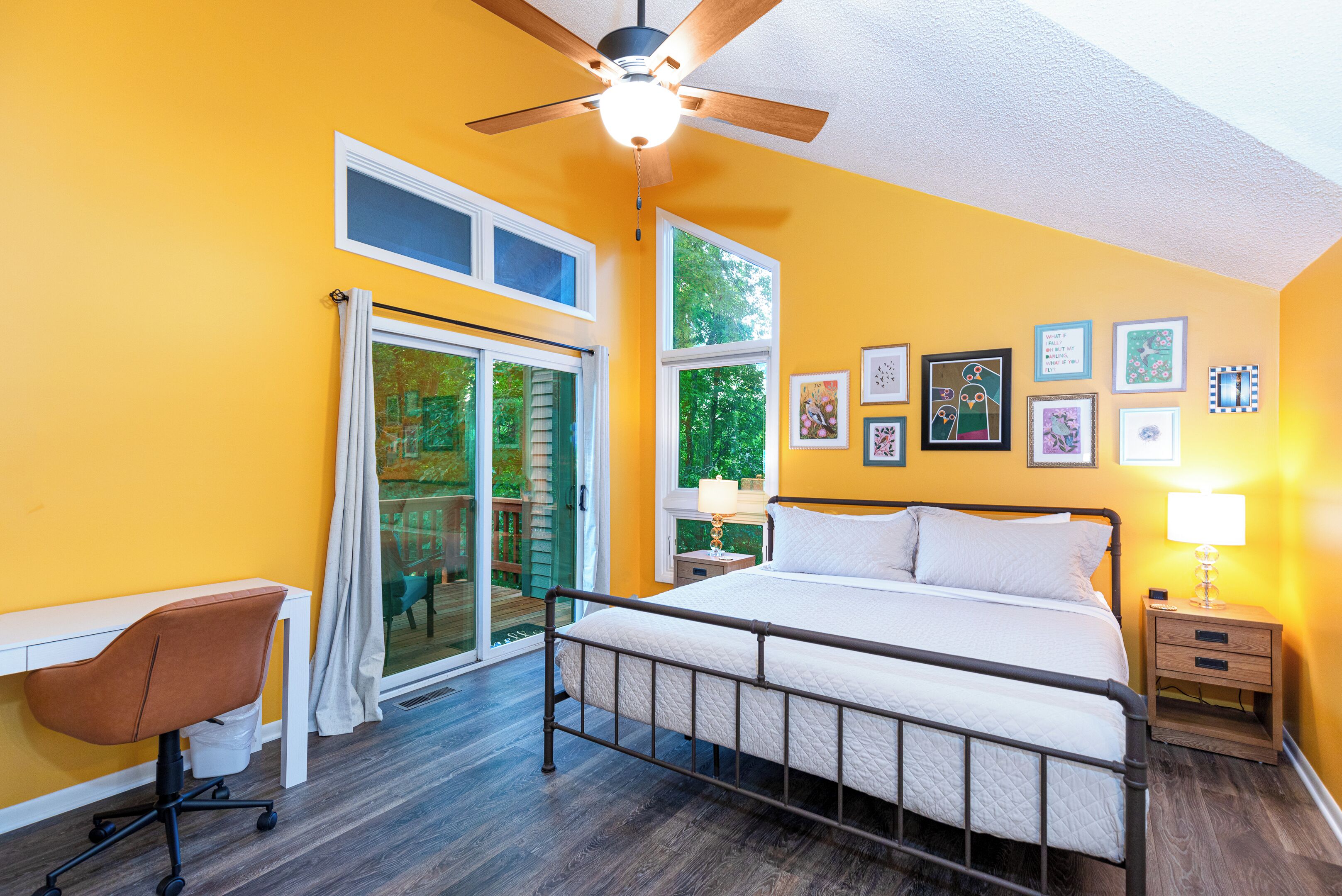 3 bedrooms, desk, iron/ironing board, free WiFi