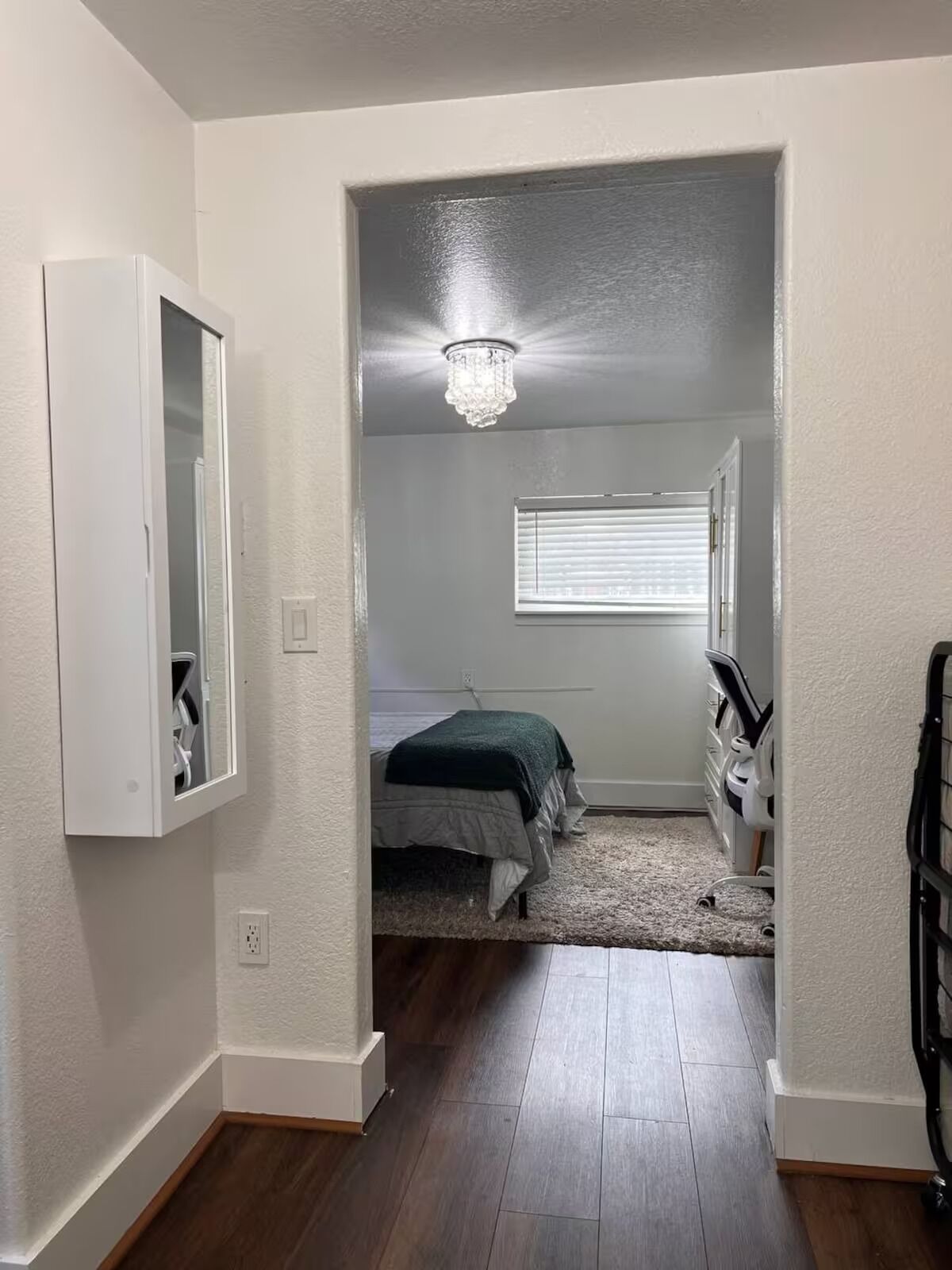 1 habitación, tabla de planchar con plancha y wifi 