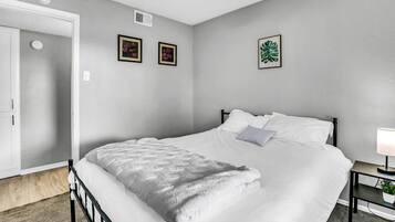 3 bedrooms, iron/ironing board, WiFi, bed sheets