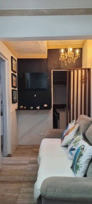 1 quarto, escrivaninha, ferros/tábuas de passar roupa, Wi-Fi de cortesia