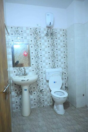Shower, towels, soap, shampoo