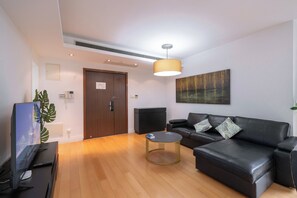 Lyxsvit - 3 sovrum - balkong - utsikt mot staden | Vardagsrum | Smart-tv