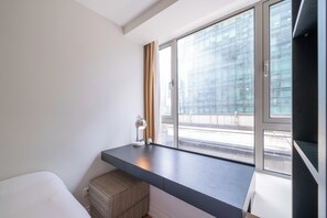 ラグジュアリー スイート 3 ベッドルーム バルコニー シティビュー | デスク、ノートパソコン用作業スペース、WiFi (無料)