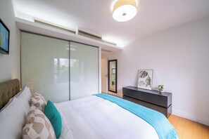 Lyxsvit - 3 sovrum - balkong - utsikt mot staden | Skrivbord, arbetsyta för laptop och gratis wi-fi