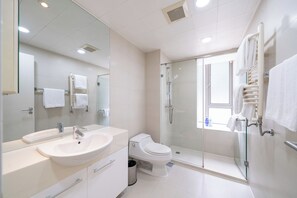 Luxury Suite, 3 Bedrooms, Balcony, City View | Bathroom | Free toiletries, towels - Tyms 3BR 2BA Apt Xujiahui Center (Shanghai)