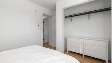 Desk, laptop workspace, iron/ironing board, free WiFi