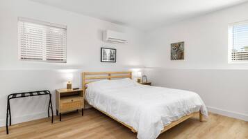 Comfort Apartment, City View | Bathroom | Shower, free toiletries, hair dryer, towels