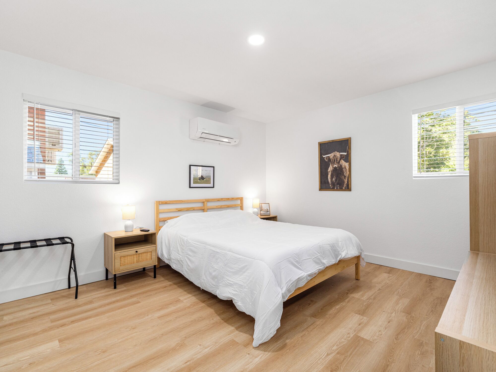 Desk, laptop workspace, iron/ironing board, free WiFi