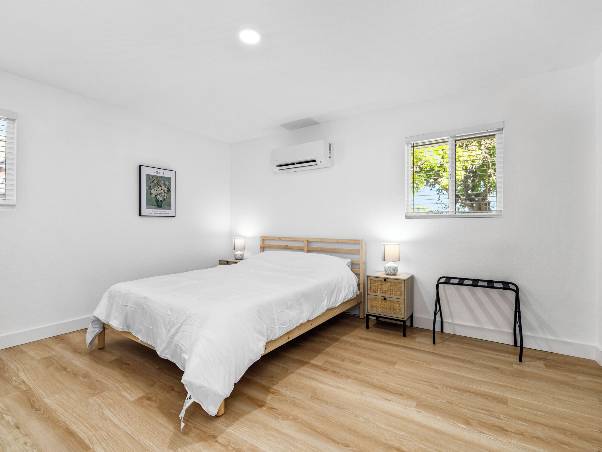 Signature Apartment, City View | Bathroom | Shower, free toiletries, hair dryer, towels