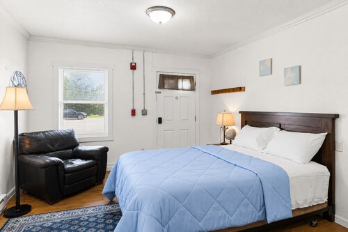 Paola Studio Apartment Near Hwy 68 w/ Parking