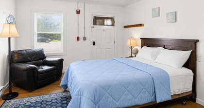 Paola Studio Apartment Near Hwy 68 w/ Parking