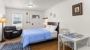 1 dormitorio, tabla de planchar con plancha, wifi gratis y ropa de cama