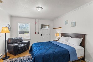 1 habitación, tabla de planchar con plancha, wifi gratis y ropa de cama 