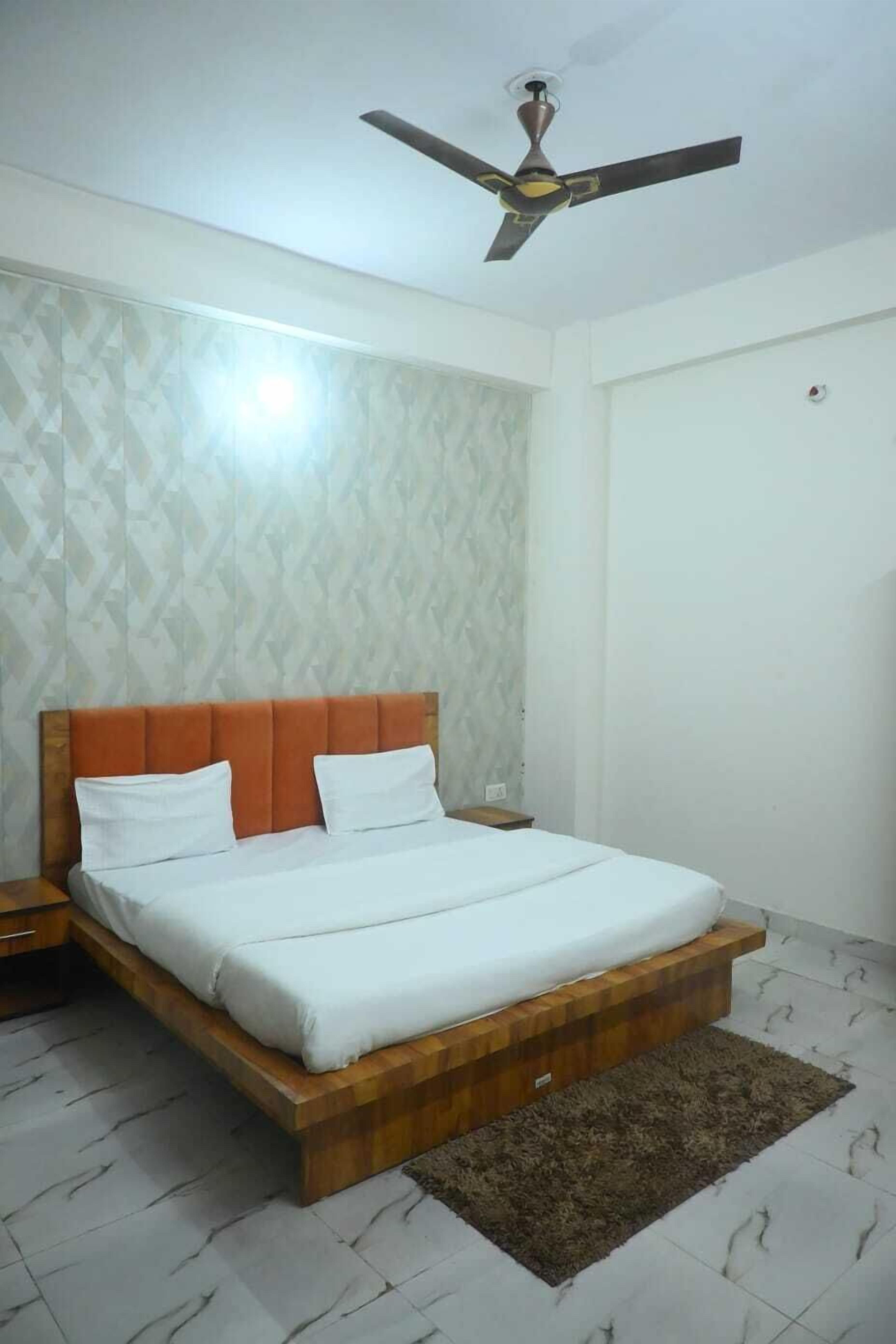 Deluxe Room | Desk, free WiFi