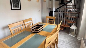 Dining - Cottage - Sleeps 4 - Pets Ok - Garden - Parking (Middlewich)