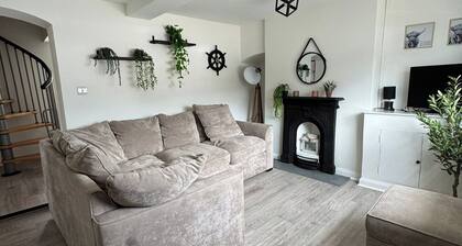 Cottage - Sleeps 4 - Pets Ok - Garden - Parking