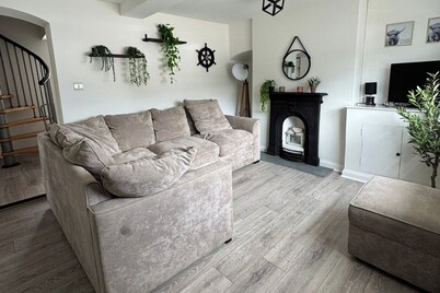 Cottage - Sleeps 4 - Pets Ok - Garden - Parking