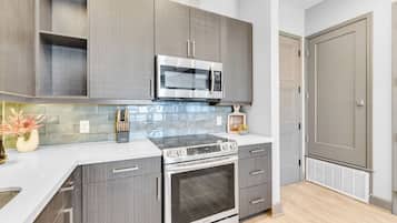 Microwave, oven, dishwasher, coffee/tea maker