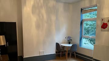 5 bedrooms, WiFi, bed sheets