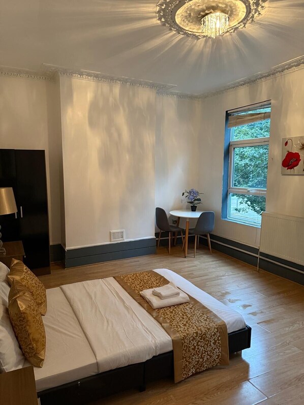 5 chambres, Wi-Fi, draps fournis