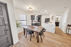 Dining - Sedona Escape: 3-bed, Pool, Hot Tub, Hike, Dine, Relax (Sedona)