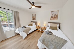 3 bedrooms, iron/ironing board, WiFi, bed sheets - Sedona Escape: 3-bed, Pool, Hot Tub, Hike, Dine, Relax (Sedona)