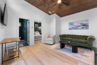 The Raven - Charlotte’s Luxury Guesthouse