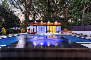 Pool - The Raven - Charlotte’s Luxury Guesthouse (Charlotte)