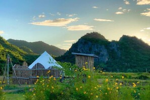 Unclassified image, 4 of 24, button - Khao Poon Camping (Kanchanaburi)