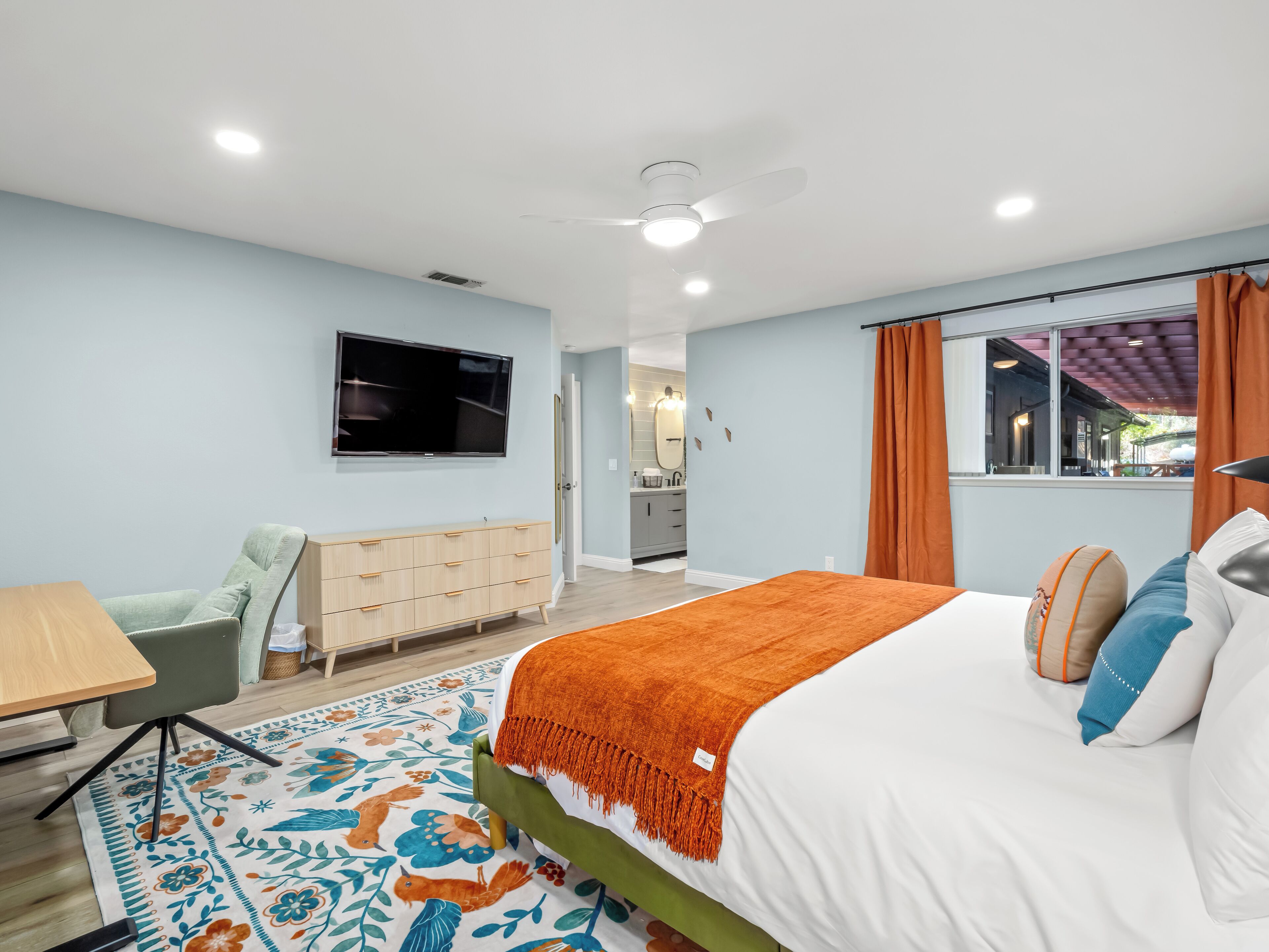 4 Schlafzimmer, Schreibtisch, Bügeleisen/Bügelbrett, Reisekinderbett